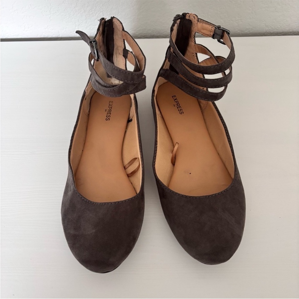 EXPRESS Gray Ankle Strap Flats Sz 7